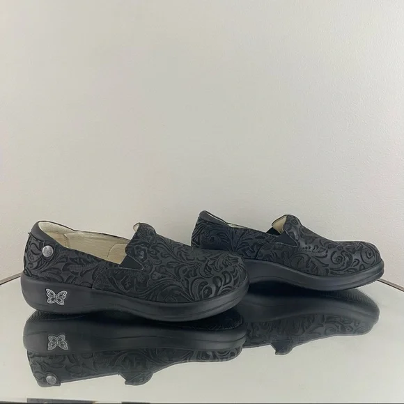 ALEGRIA Black Leather Floral Paisley Embossed Keli Professional Slip On Loafers - Picture 4 of 12